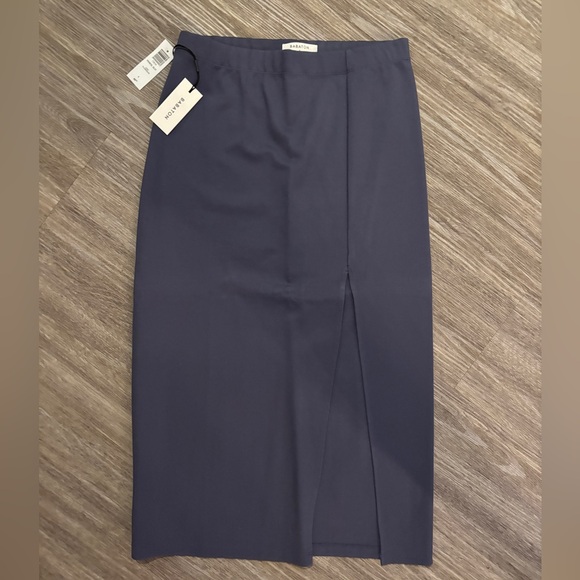 Aritzia Babaton “Pencil slit” pencil skirt - Picture 1 of 3